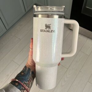 40oz. White pearl Stanley cup